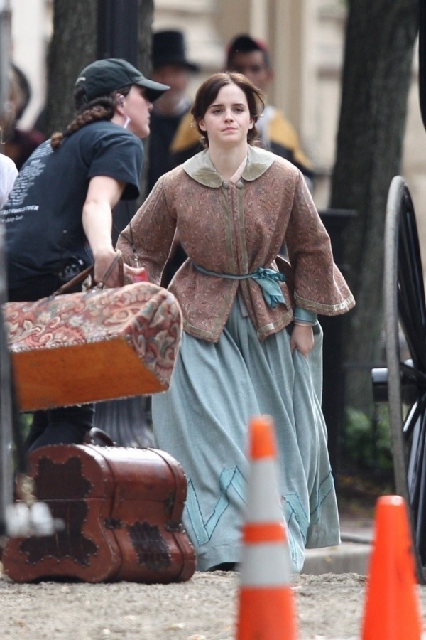 EEW_2018candid_on_set_of_little_women_in_boston_ma_21.jpg