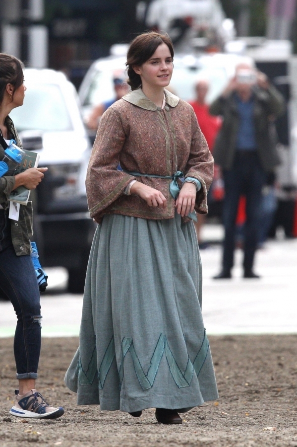 EEW_2018candid_on_set_of_little_women_in_boston_ma_23.jpg