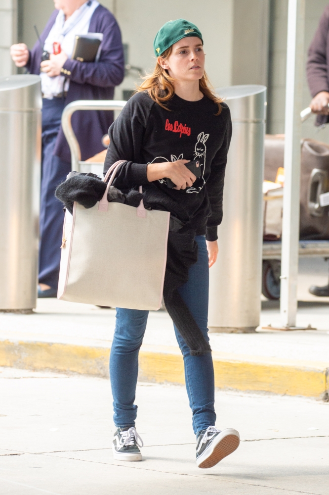 EEW_2019candid_arrives_to_jfk_airport_nyc_012.jpg