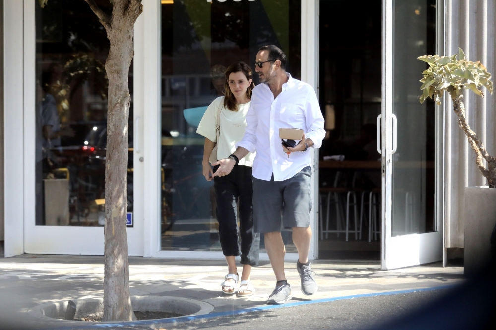 EEW_2019candid_aug13_out_for_lunch_in_santa_monica_ca_012.jpg