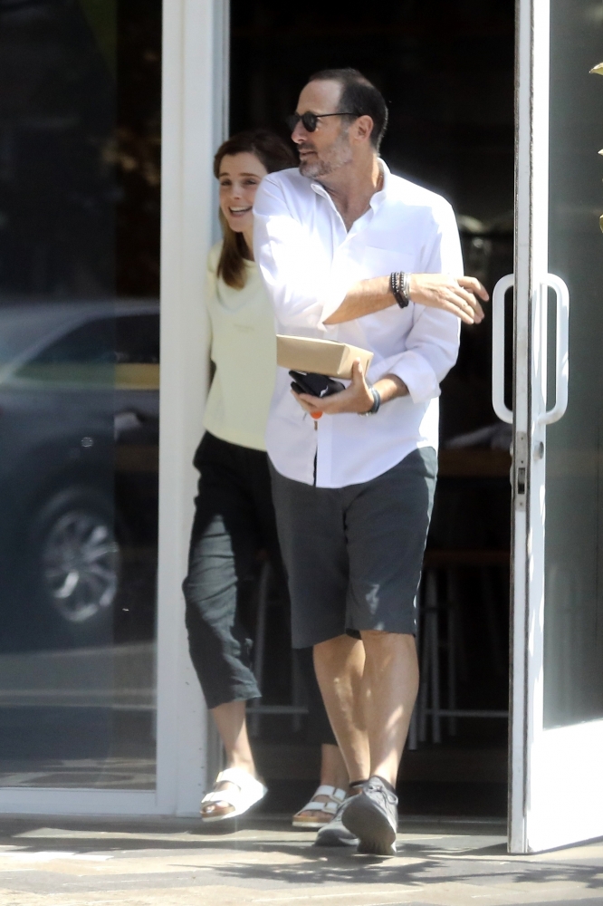 EEW_2019candid_aug13_out_for_lunch_in_santa_monica_ca_015.jpg