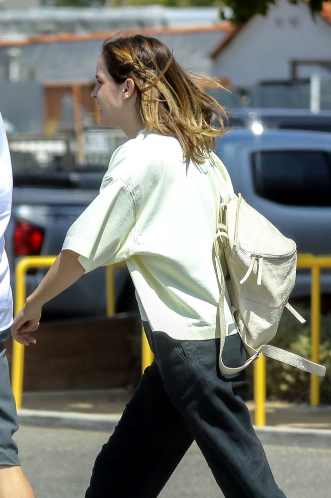EEW_2019candid_aug13_out_for_lunch_in_santa_monica_ca_025.jpg
