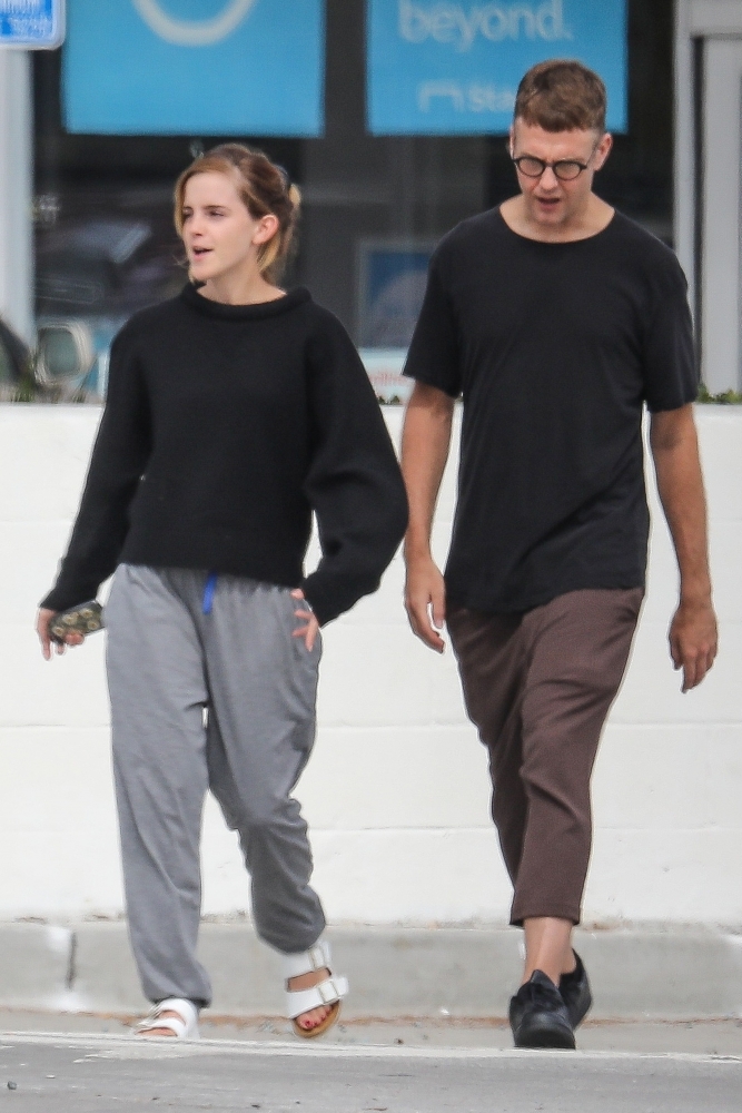 EEW_2019candid_aug17_out_for_brunch_at_superba_cafe_018.jpg