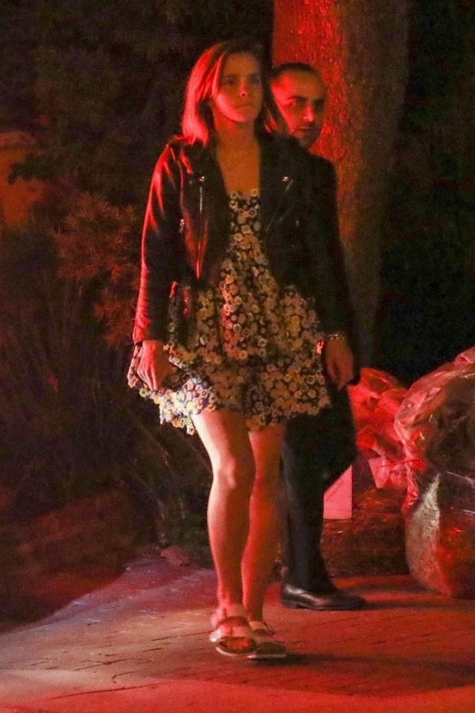 EEW_2019candid_aug7_arrives_at_the_bungalow_018.jpg