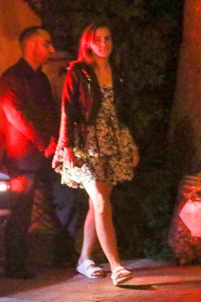 EEW_2019candid_aug7_arrives_at_the_bungalow_019.jpg