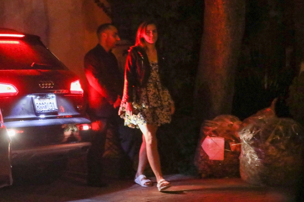 EEW_2019candid_aug7_arrives_at_the_bungalow_020.jpg