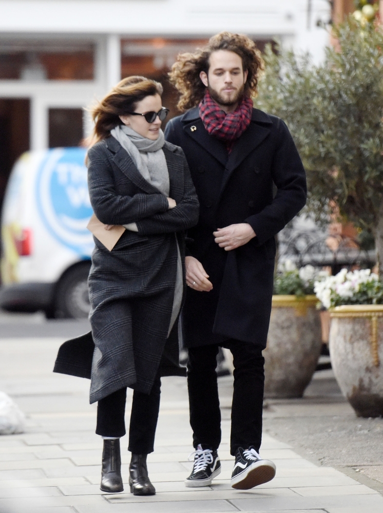 EEW_2019candid_dec18_out_for_lunch_in_london_015.jpg