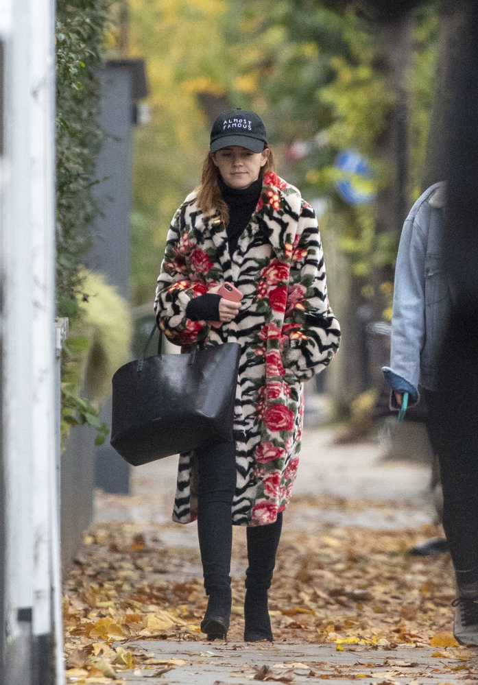 EEW_2019candid_nov3_out_and_about_in_london_013.jpg