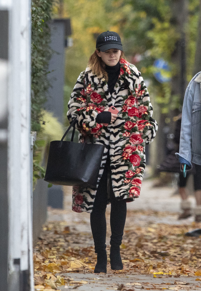 EEW_2019candid_nov3_out_and_about_in_london_014.jpg