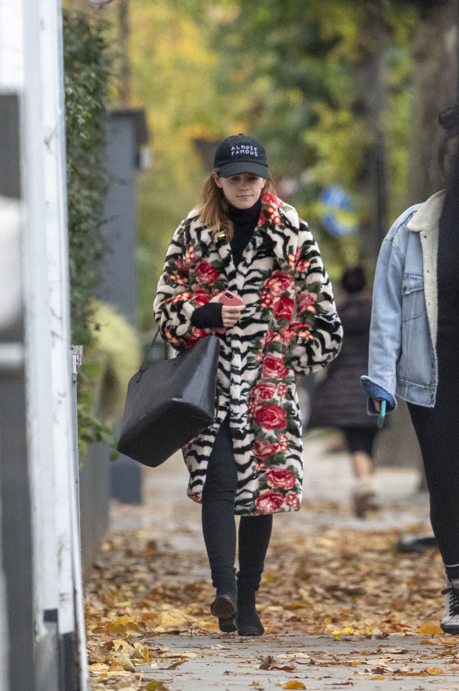 EEW_2019candid_nov3_out_and_about_in_london_016.jpg