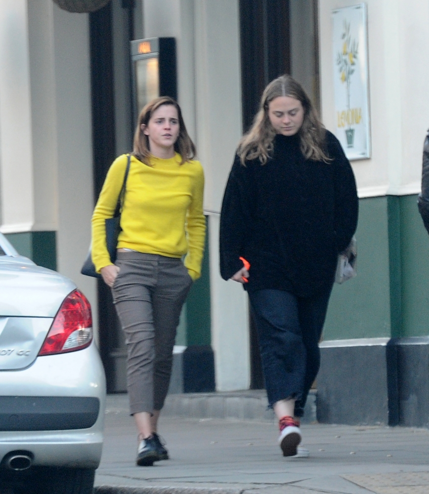 EEW_2019candid_out_for_lunch_in_primrose_hill_london_003.jpg