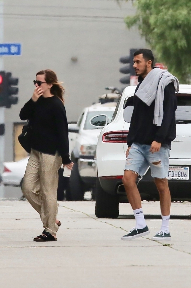 EEW_2019candid_out_in_venice_ca_001.jpg
