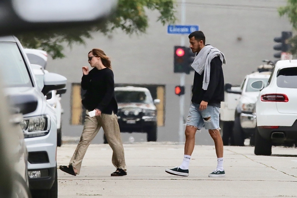 EEW_2019candid_out_in_venice_ca_002.jpg