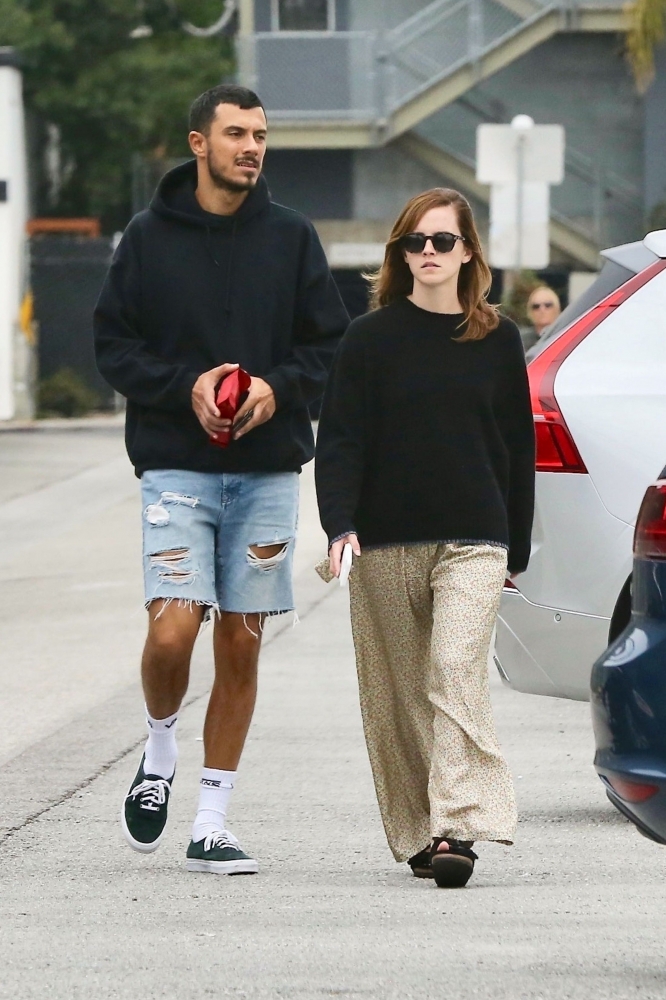 EEW_2019candid_out_in_venice_ca_013.jpg