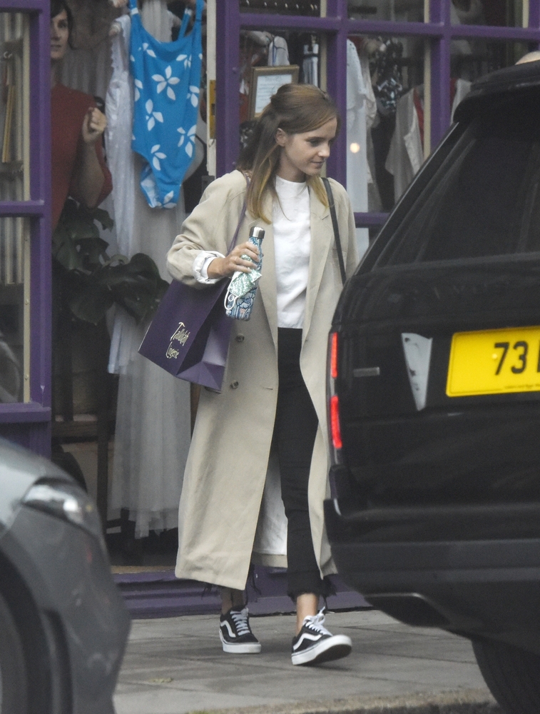 EEW_2020candid_july9_shops_at_tallulah_lingerie_in_london_009.jpg