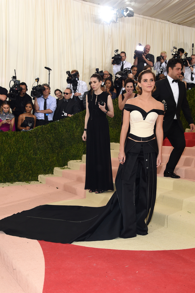 emma_watson_2016_met_costume_institute_gala_10.JPG