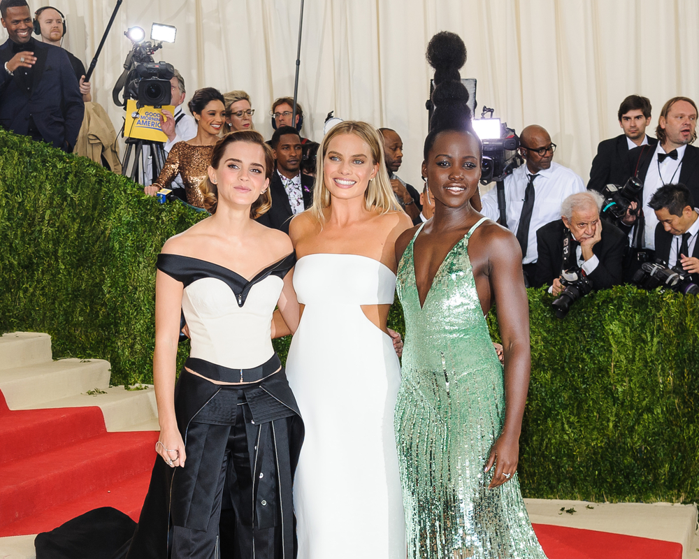 emma_watson_2016_met_costume_institute_gala_123.jpg