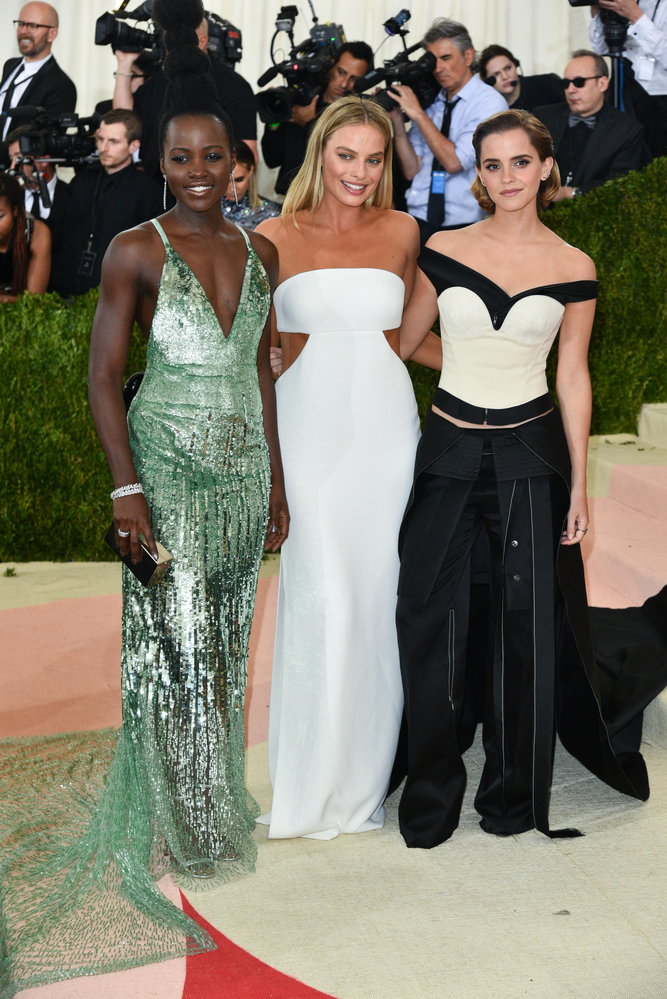 emma_watson_2016_met_costume_institute_gala_145.jpg