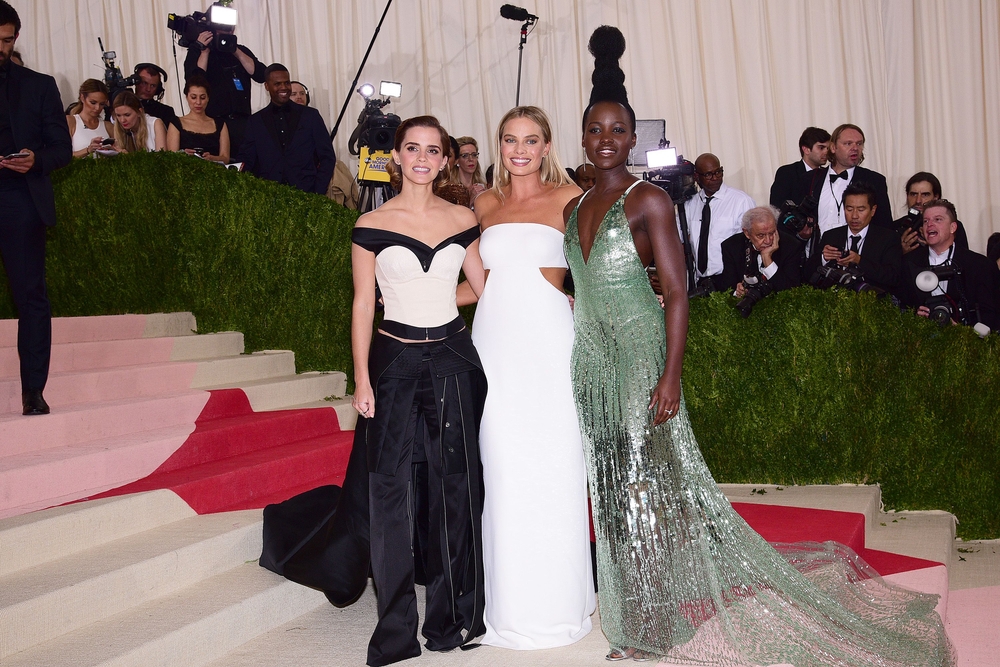 emma_watson_2016_met_costume_institute_gala_163.jpg