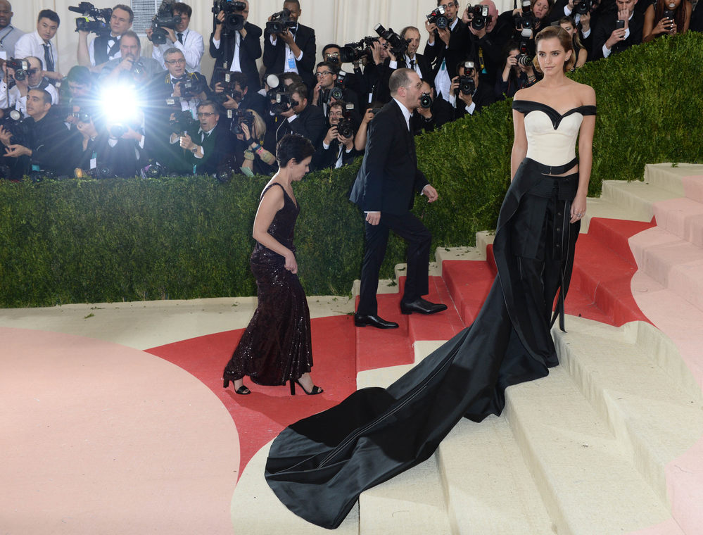 emma_watson_2016_met_costume_institute_gala_200.jpg
