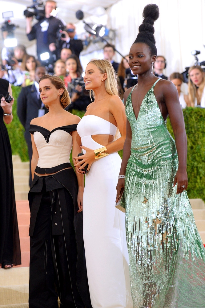 emma_watson_2016_met_costume_institute_gala_212.jpg