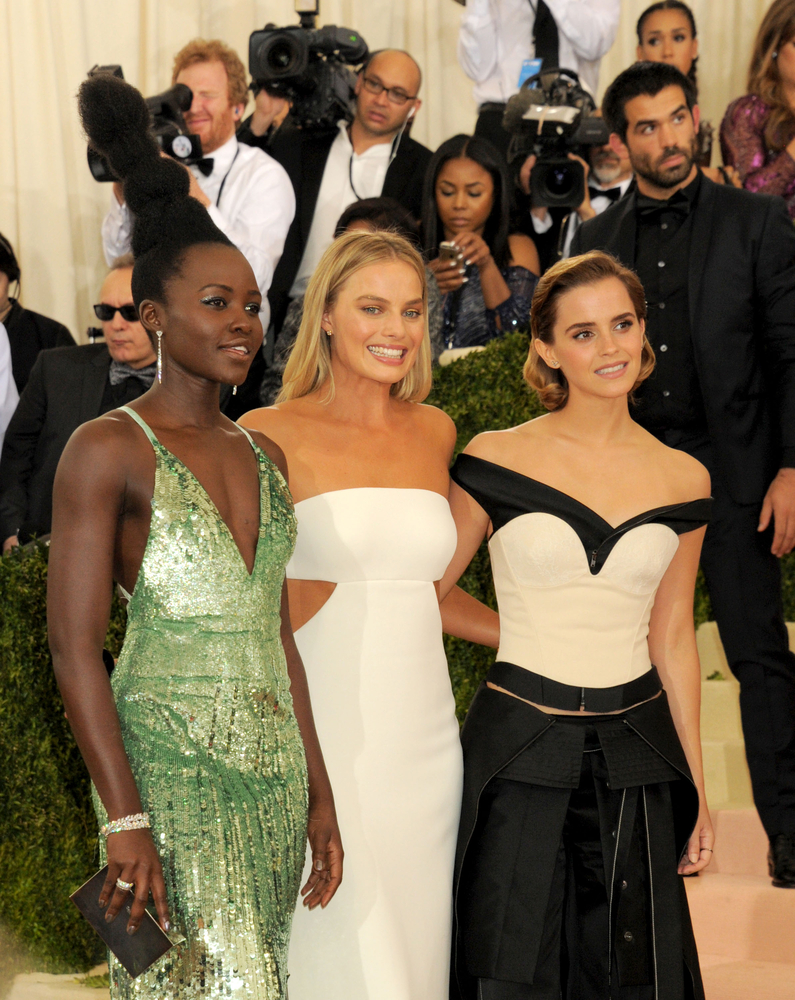 emma_watson_2016_met_costume_institute_gala_35.jpg