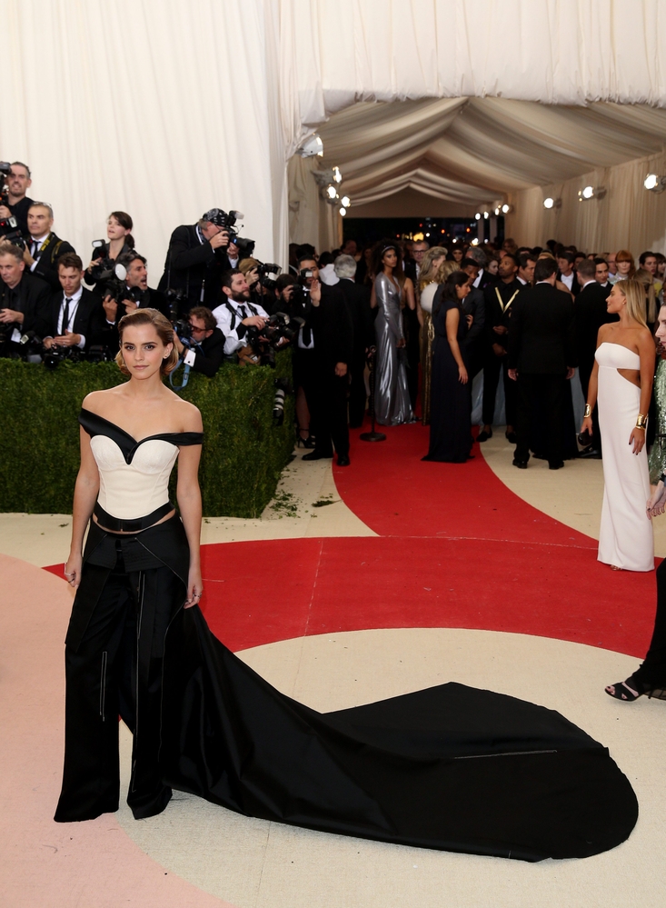 emma_watson_2016_met_costume_institute_gala_40.jpg