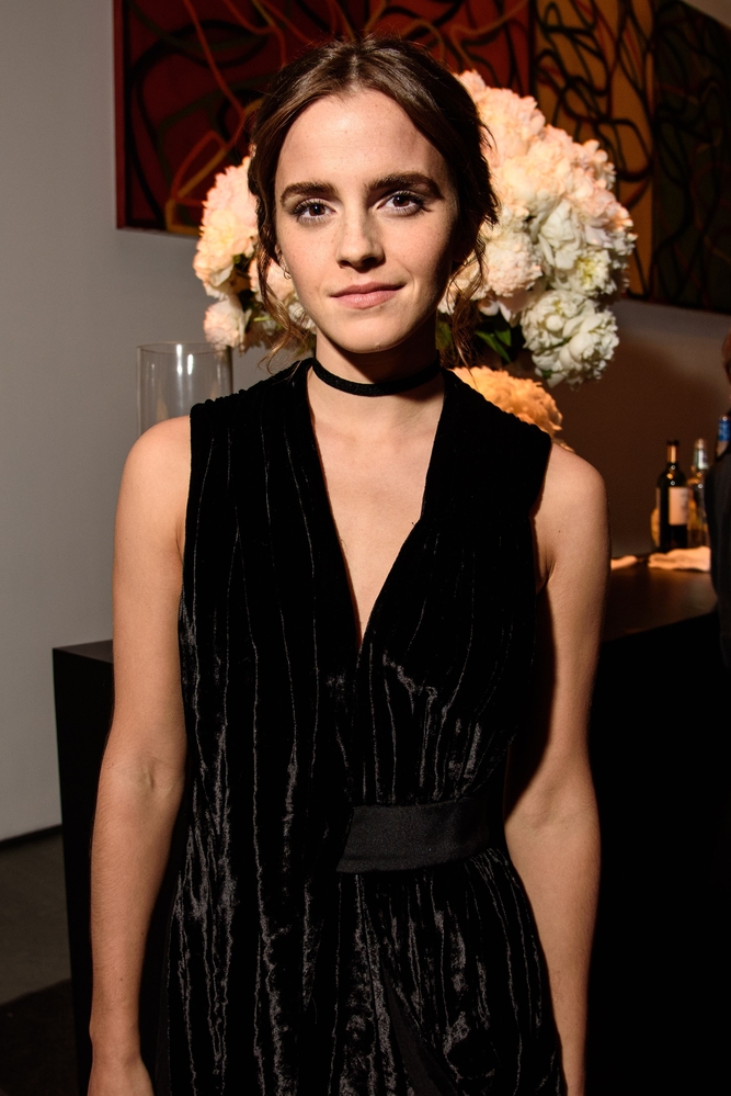 emma_watson_2016_nov_moma_film_benefit_tribute_to_tom_hanks_17.jpg