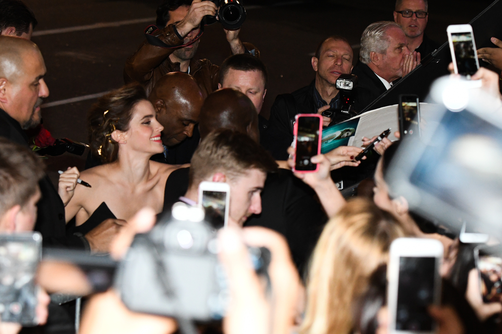emma_watson_2017_mar_batb_la_premiere_103.jpg