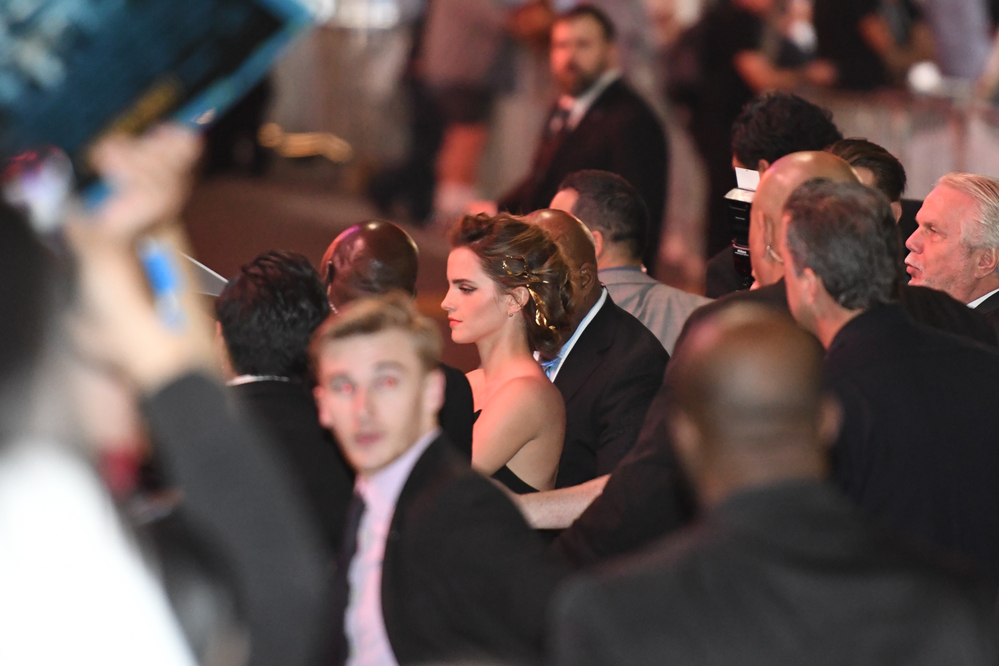 emma_watson_2017_mar_batb_la_premiere_113.jpg