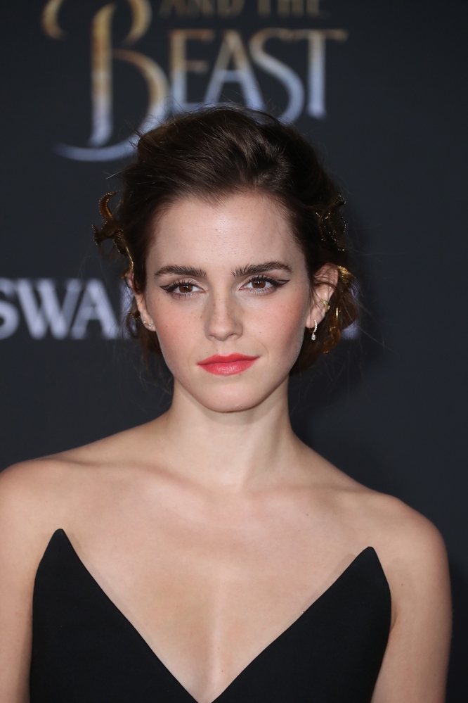 emma_watson_2017_mar_batb_la_premiere_230.jpg