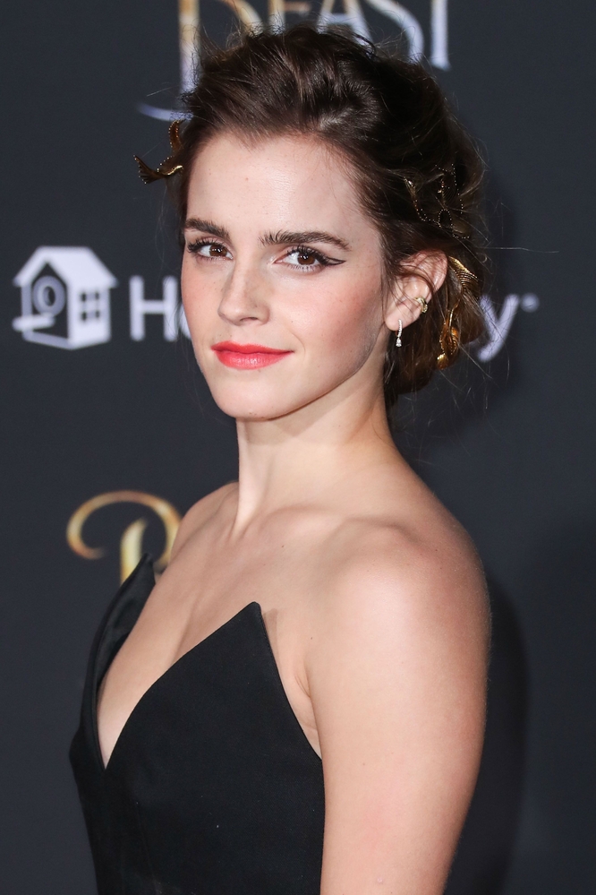emma_watson_2017_mar_batb_la_premiere_257.jpg