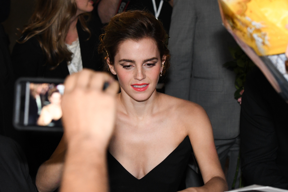 emma_watson_2017_mar_batb_la_premiere_85.jpg