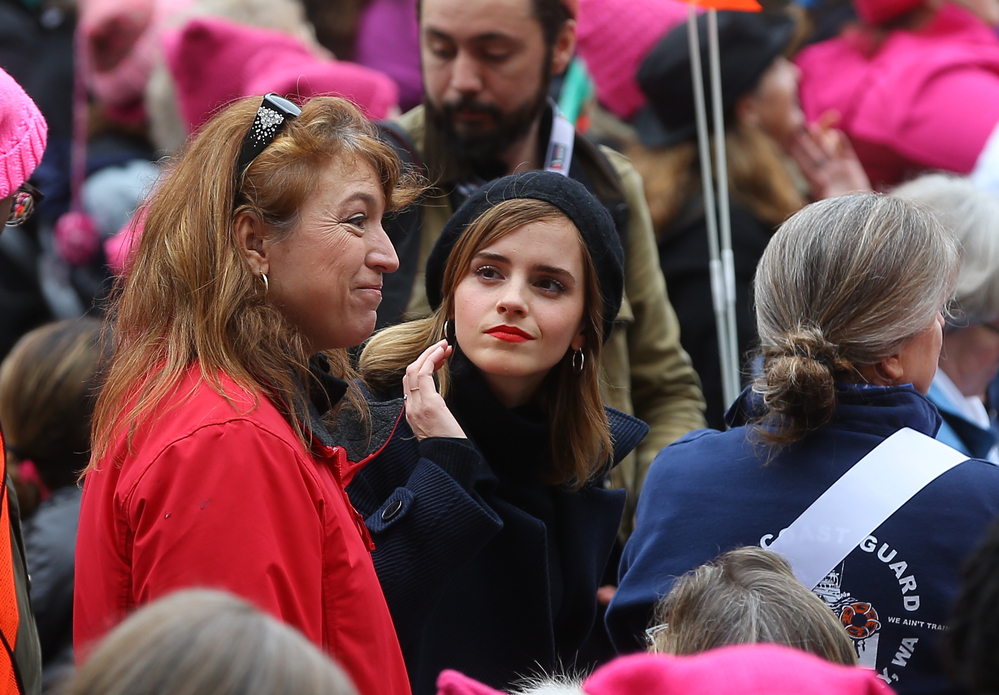 emma_watson_2017_womens_march_on_washington_21.jpg