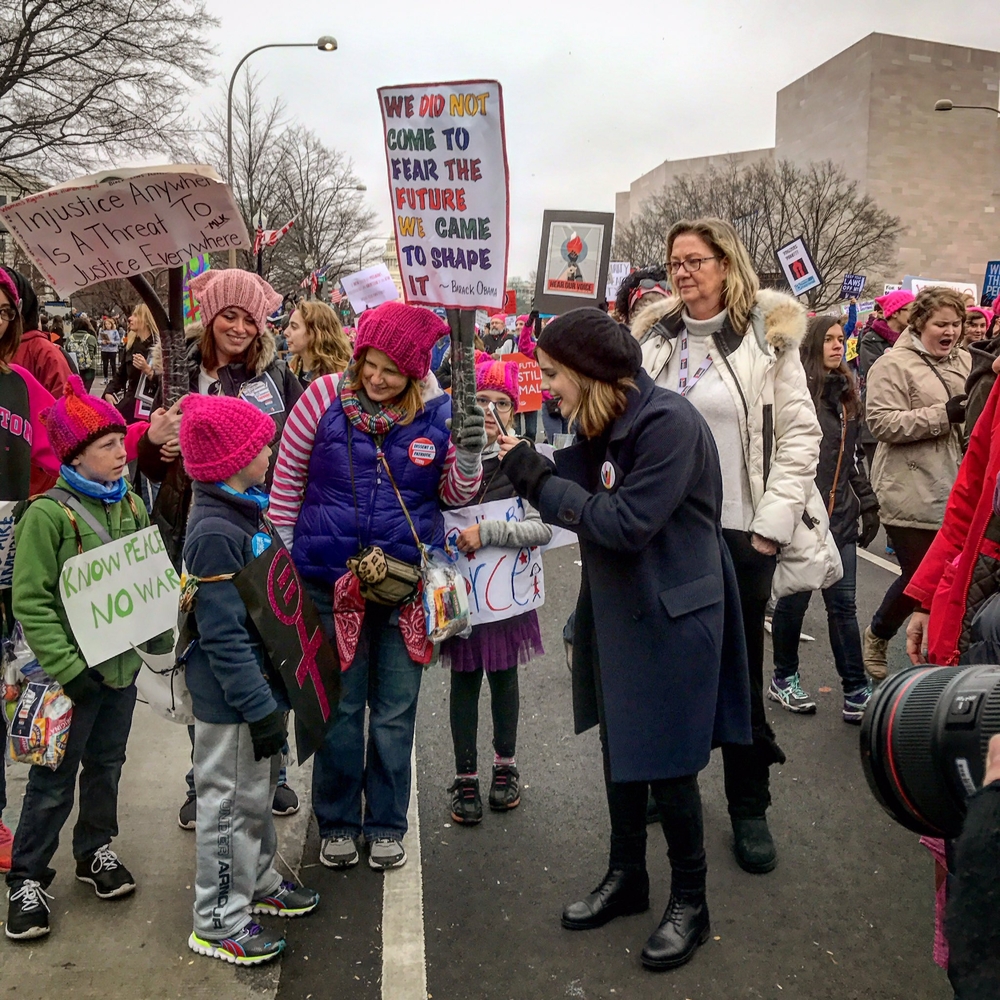 emma_watson_2017_womens_march_on_washington_42.jpg
