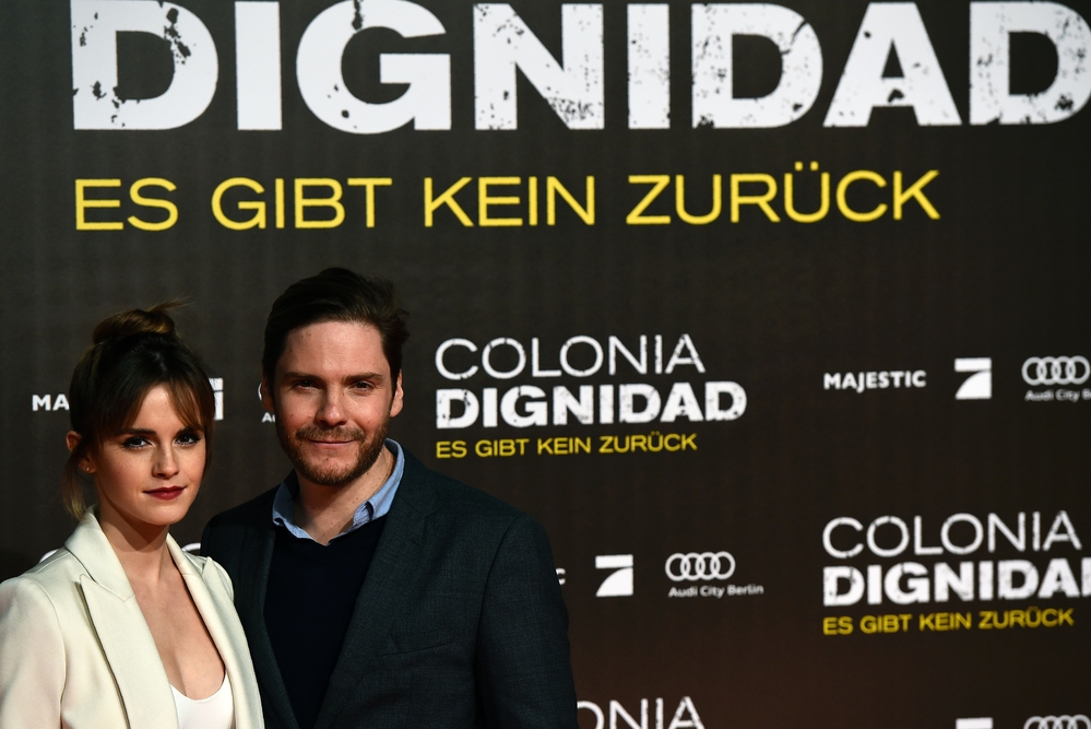 emma_watson_colonia_berlin_premiere_13.jpg