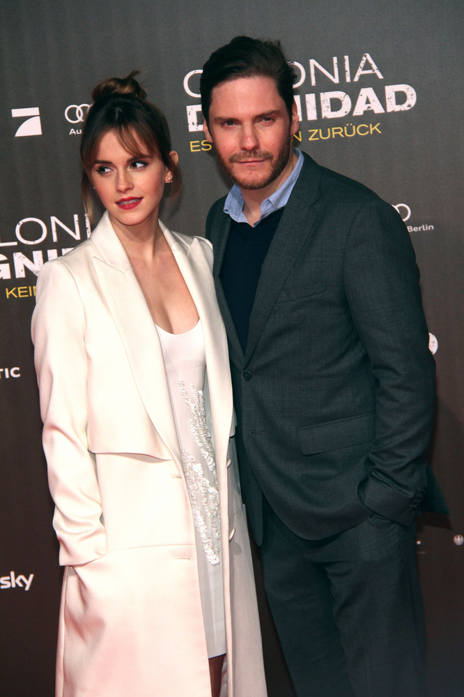 emma_watson_colonia_berlin_premiere_29.jpg