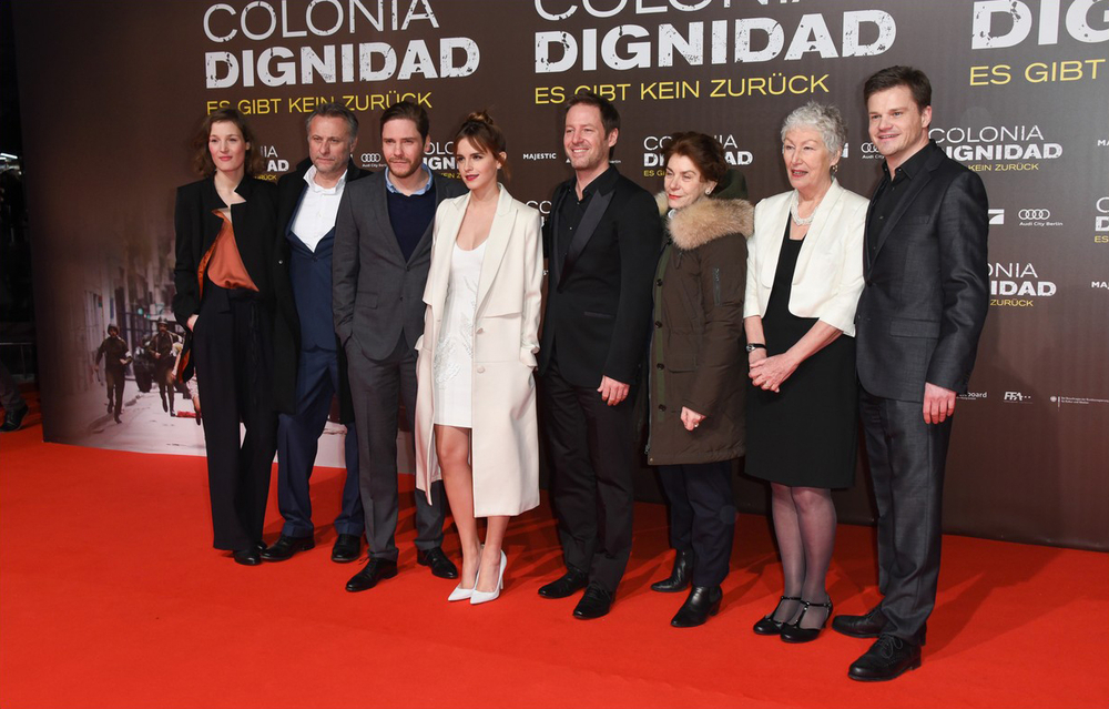 emma_watson_colonia_berlin_premiere_50.jpg