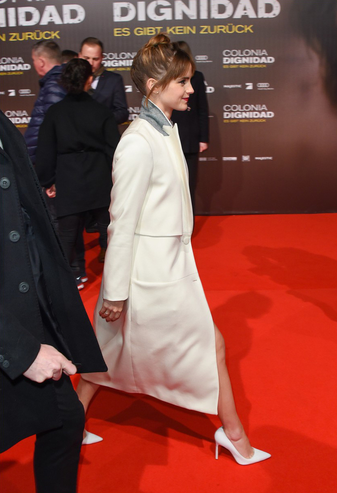 emma_watson_colonia_berlin_premiere_64.jpg