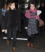 Filename=EEW_2017candid_jan20_arrives_in_washingtondc_with_her_mom_17.jpg
Filesize=2101KiB
Dimensions=1736x2220
Date added=Sep 02, 2017 EEW_2017candid_jan20_arrives_in_washingtondc_with_her_mom_17.jpg