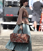 Filename=EEW_2018candid_on_set_of_little_women_in_boston_ma_05.jpg
Filesize=426KiB
Dimensions=1333x2000
Date added=Nov 01, 2018 EEW_2018candid_on_set_of_little_women_in_boston_ma_05.jpg