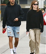 EEW_2019candid_out_in_venice_ca_005.jpg