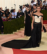 emma_watson_2016_met_costume_institute_gala_11.jpg