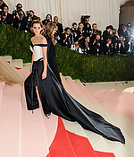 emma_watson_2016_met_costume_institute_gala_119.jpg