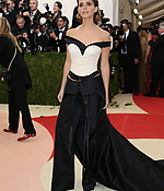 emma_watson_2016_met_costume_institute_gala_14.JPG