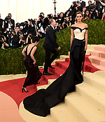 emma_watson_2016_met_costume_institute_gala_142.jpg