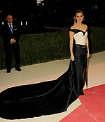emma_watson_2016_met_costume_institute_gala_32.jpg