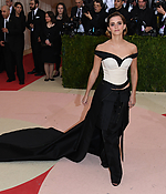 emma_watson_2016_met_costume_institute_gala_57.jpg
