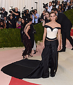 emma_watson_2016_met_costume_institute_gala_74.jpg