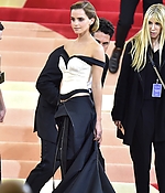 emma_watson_2016_met_costume_institute_gala_88.jpg